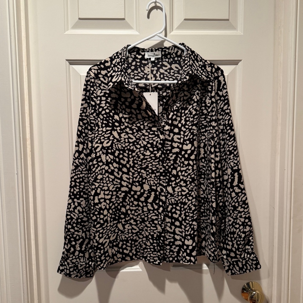 NWT Emma Ella Paris Button Down Blouse